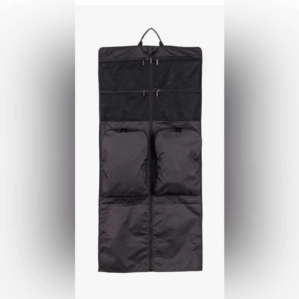 ⭐️FLASH SALE⭐️EUC Calpak Black Garment Travel Bag